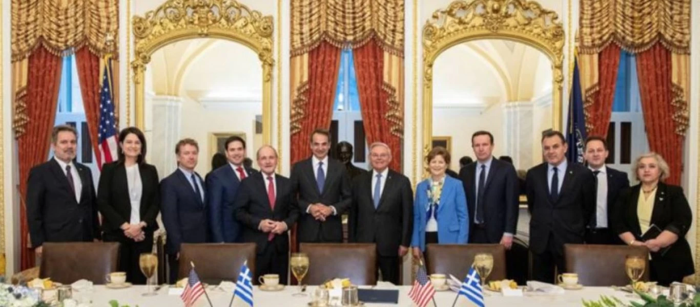 Πρόεδρος Επιτροπής Εξωτερικών Σχέσεων ΗΠΑ: «Χαίρομαι που οι ελληνοαμερικανικές σχέσεις δεν ήταν ποτέ καλύτερες» (φώτο)